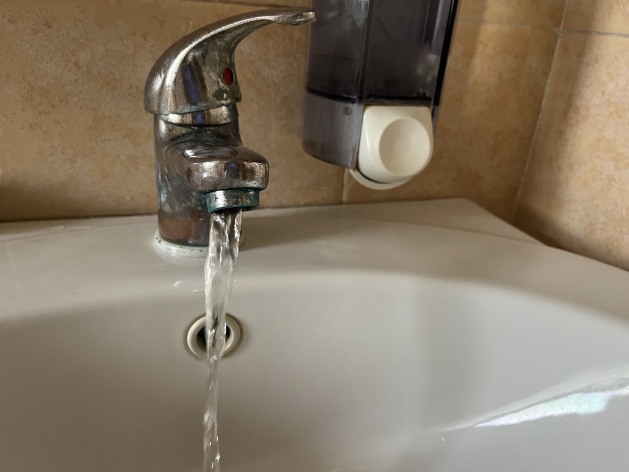 Quasi dodici ore senza acqua martedì 15 settembre: le zone e le strade interessate