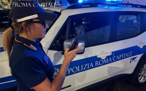 Scontro fra due auto e uno scooter, muore 18enne