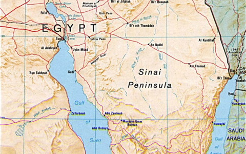 Sedici morti nel ribaltamento di un autobus nel Sinai