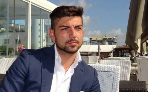 Segnala il posto di blocco in chat: il caso dell’assessore di Viareggio Rodolfo Salemi finisce in Parlamento