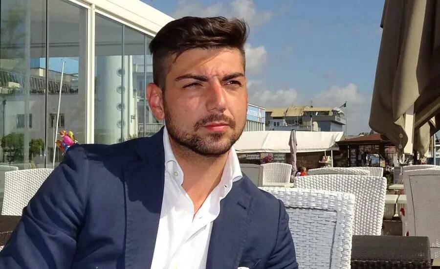 Segnala il posto di blocco in chat: il caso dell’assessore di Viareggio Rodolfo Salemi finisce in Parlamento