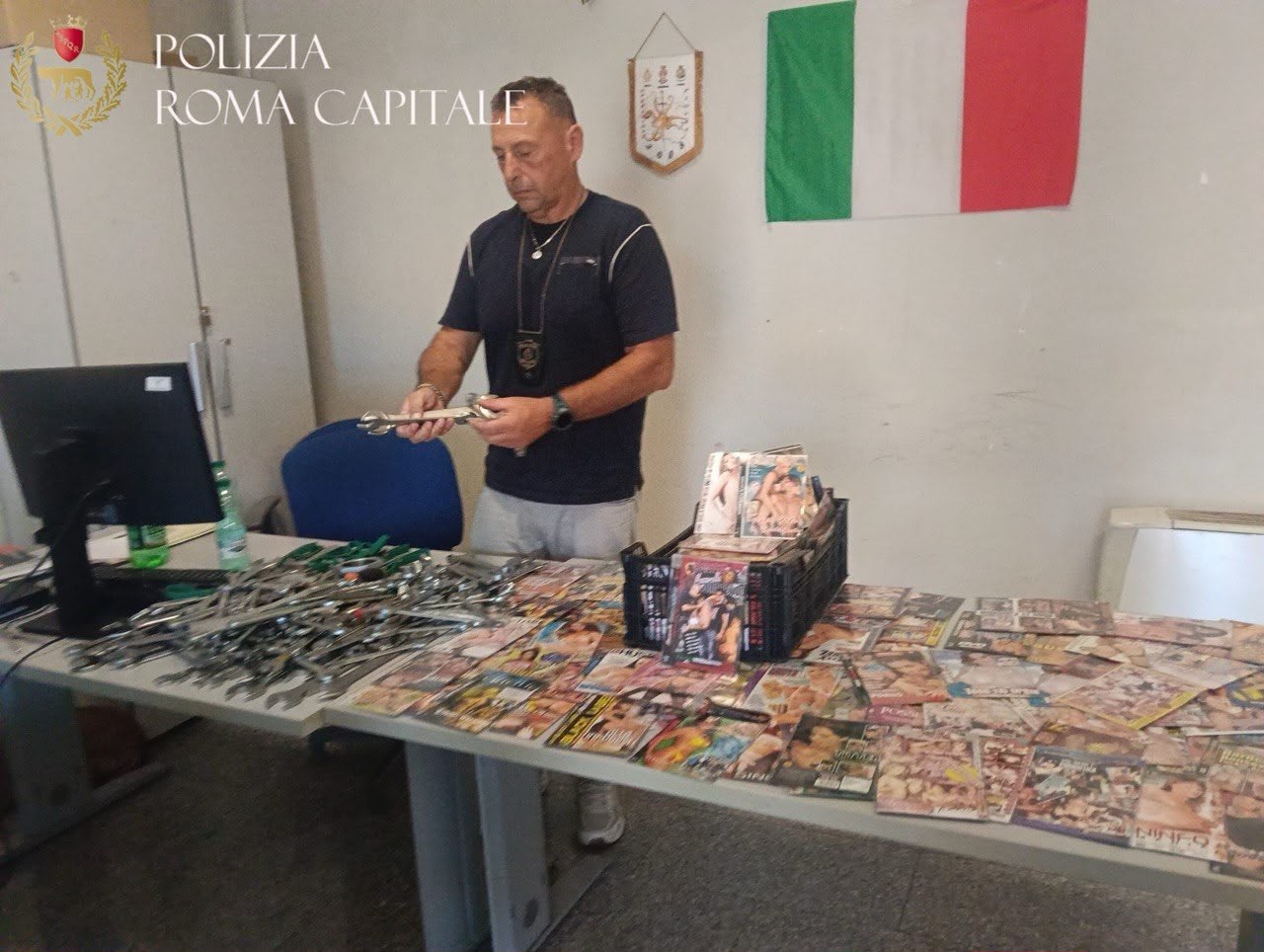 Sequestrati oltre 4mila articoli e rimossi 14 metri cubi di materiale