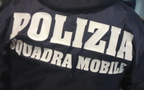 Sequestrati tre chili di cocaina, arrestato un uomo dalla polizia
