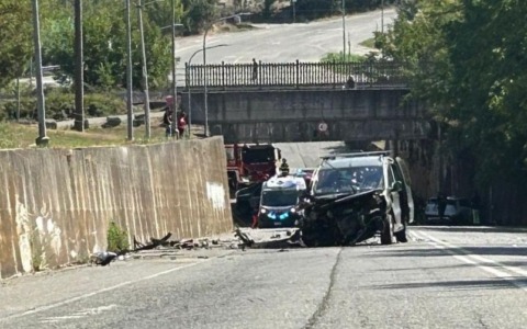 Scontro frontale a Valenza dopo la fuga dalla Polizia Locale, quattro feriti