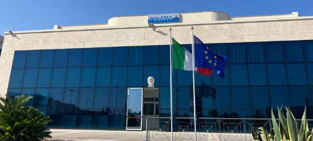Viola il divieto di avvicinamento alla sua ex, arrestato