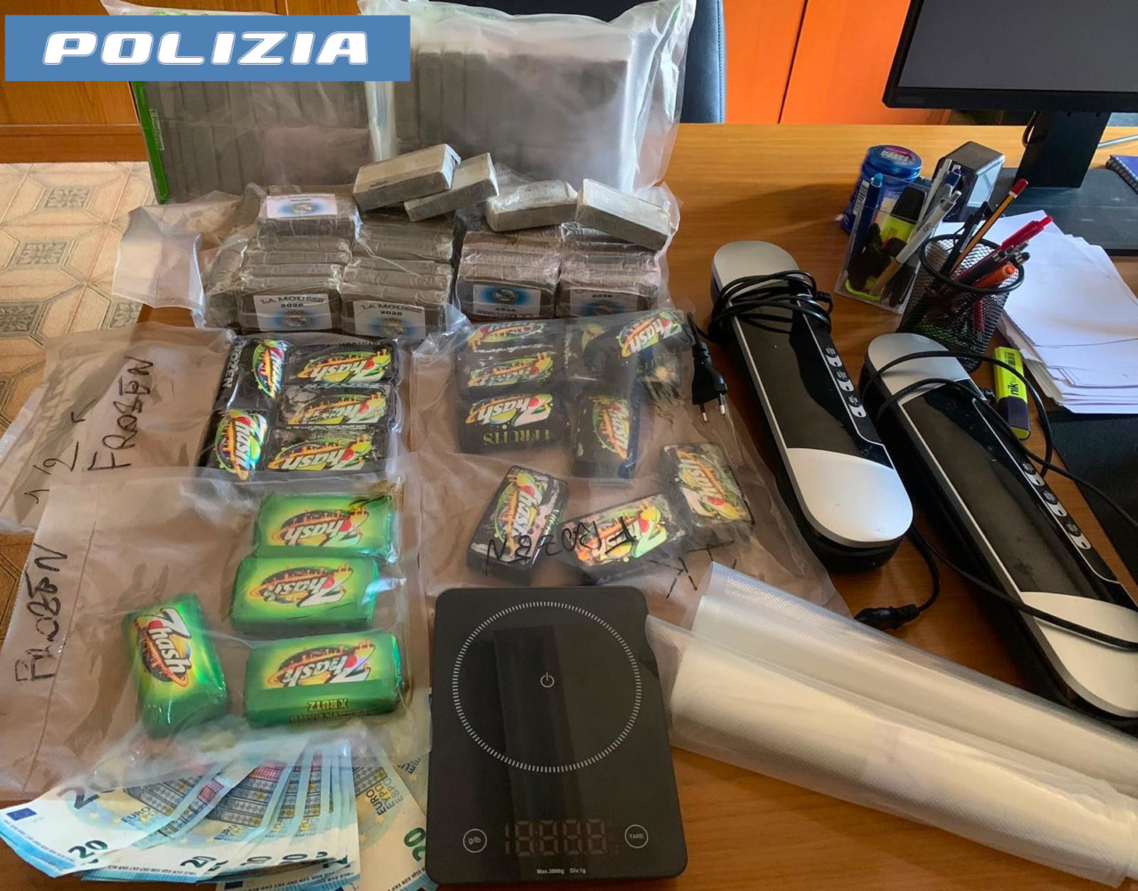 9 chili di droga in frigorifero, arrestato