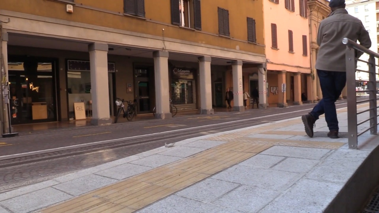 Aggressione omofoba in via San Felice, telecamere al setaccio della Polizia