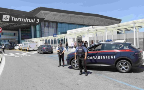 Allarme bomba su volo Malpensa-Jeddah: atterraggio d’emergenza a Fiumicino