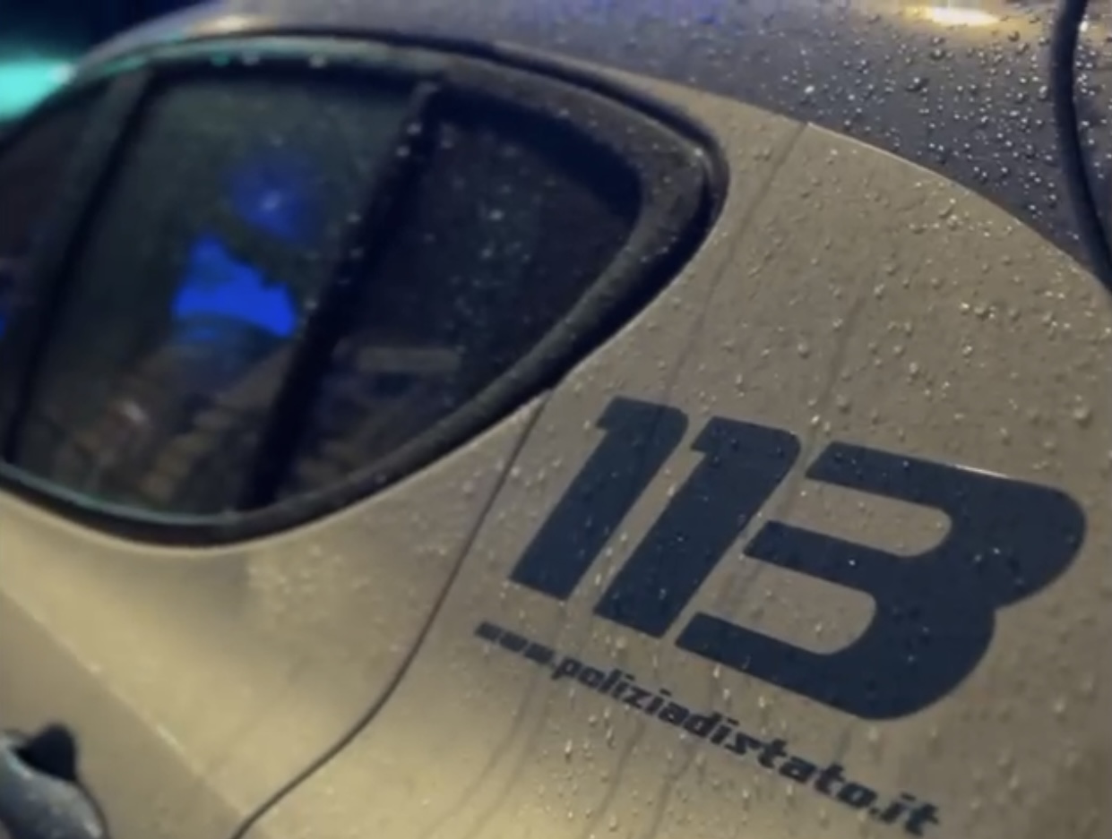 Un altro atto intimidatorio, esplode bomba carta nel cortile di un palazzo a San Basilio. Gualtieri: “Ho sentito il prefetto, fiducia nell’azione dello Stato”