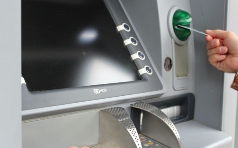 Assalto al bancomat di Mozzanica, banditi in fuga con la cassa