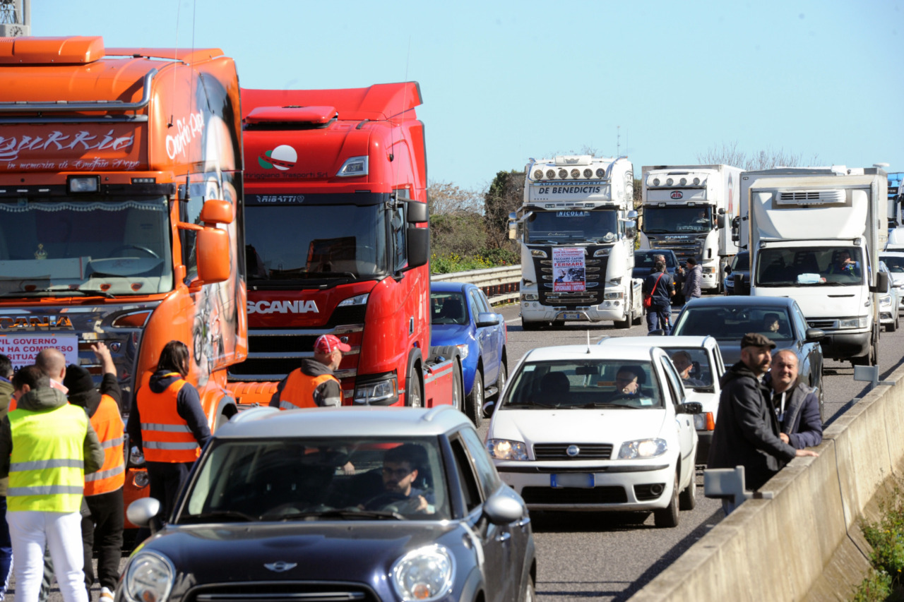 Autotrasportatori, vertice a Milano: sbloccati 480 milioni. Rincari anche sulla spesa