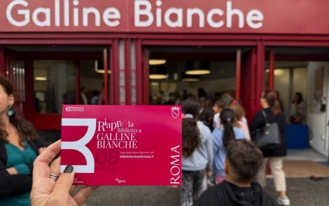 Biblioteche, riapre Galline Bianche a Labaro: spazi rinnovati per leggere, studiare e socializzare