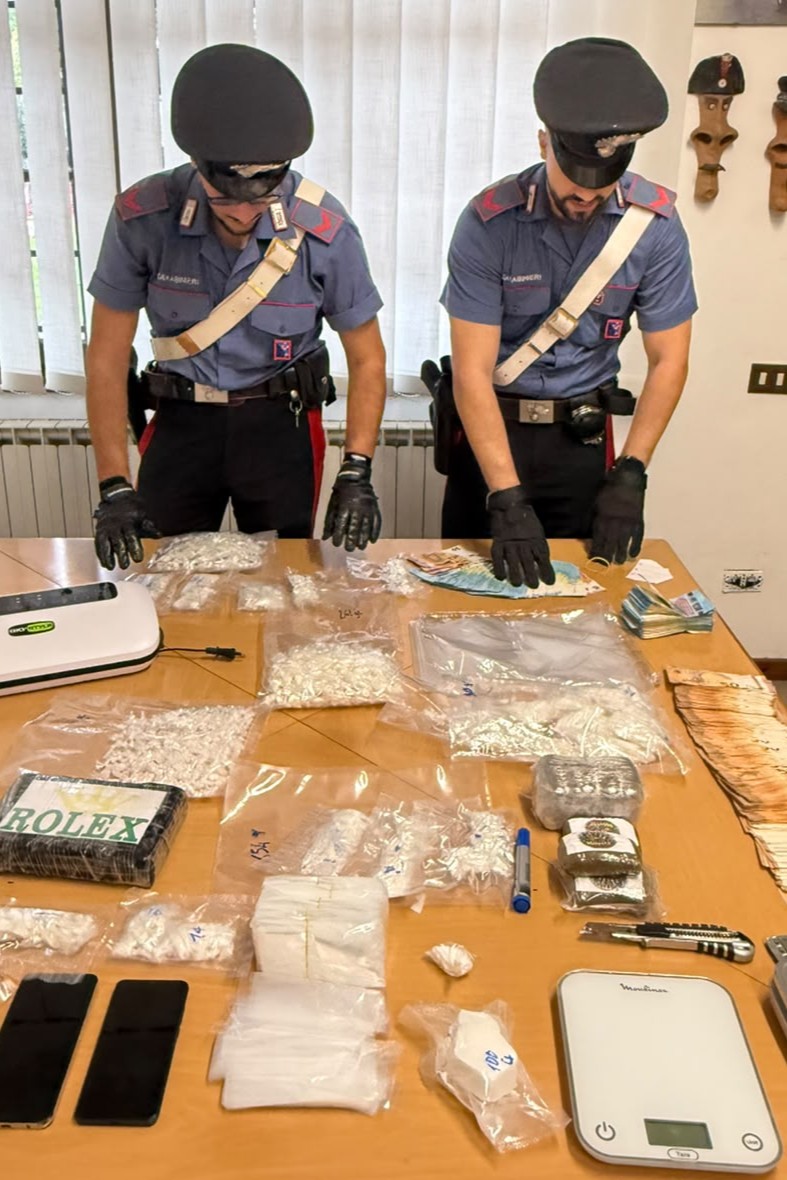 Blitz dei Carabinieri, due arresti e sequestrati oltre 3 chili e mezzo di droga