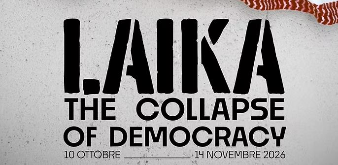 Blitz di 3 incappucciati alla mostra di Laika, imbrattate tutte le opere