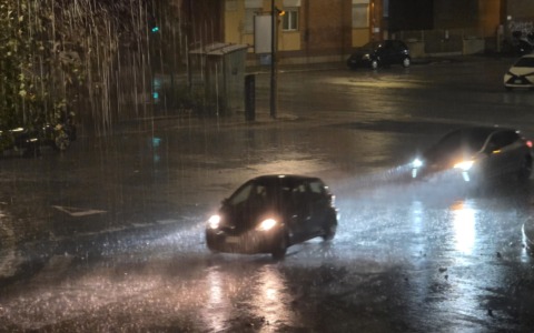 Bomba d’acqua sulla Capitale, allagamenti e disagi