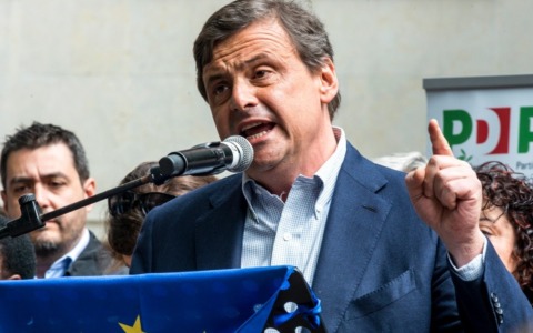 Calenda aderisce allo sciopero della fame per Oleshky