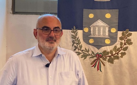 Capannone bruciato a Poggio a Caiano (Prato): non ci sono fibre di amianto aerodisperse