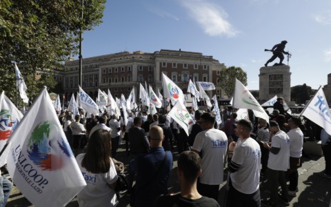 Caro carburante, il 15 dicembre la protesta nazionale dei taxi
