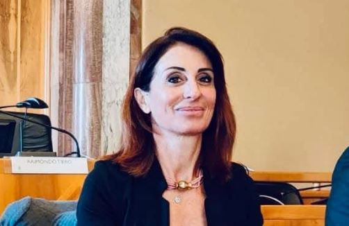 Caso Muzio-Forza Italia, il silenzio della sindaca e dei partiti: “La vogliono fuori dalla giunta”