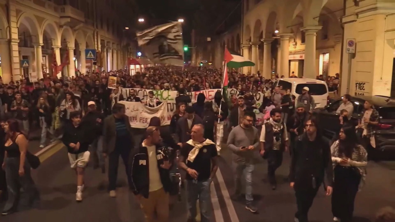 Concluso senza tensioni nè scontri il corteo pro pal a Bologna