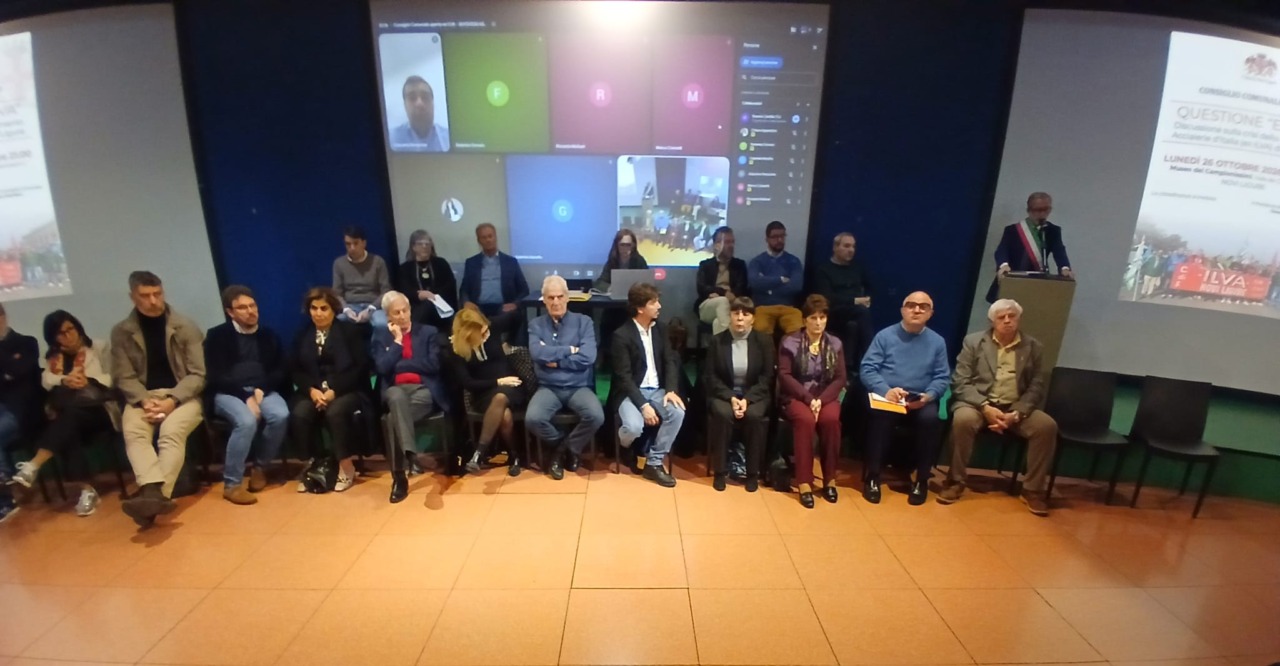 Consiglio comunale aperto per i lavoratori ex Ilva di Novi Ligure. Oggi vertice a Roma