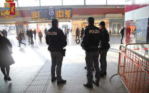 Controlli alla stazione di Torino Porta Nuova: allontanamento per 6 parcheggiatori abusivi