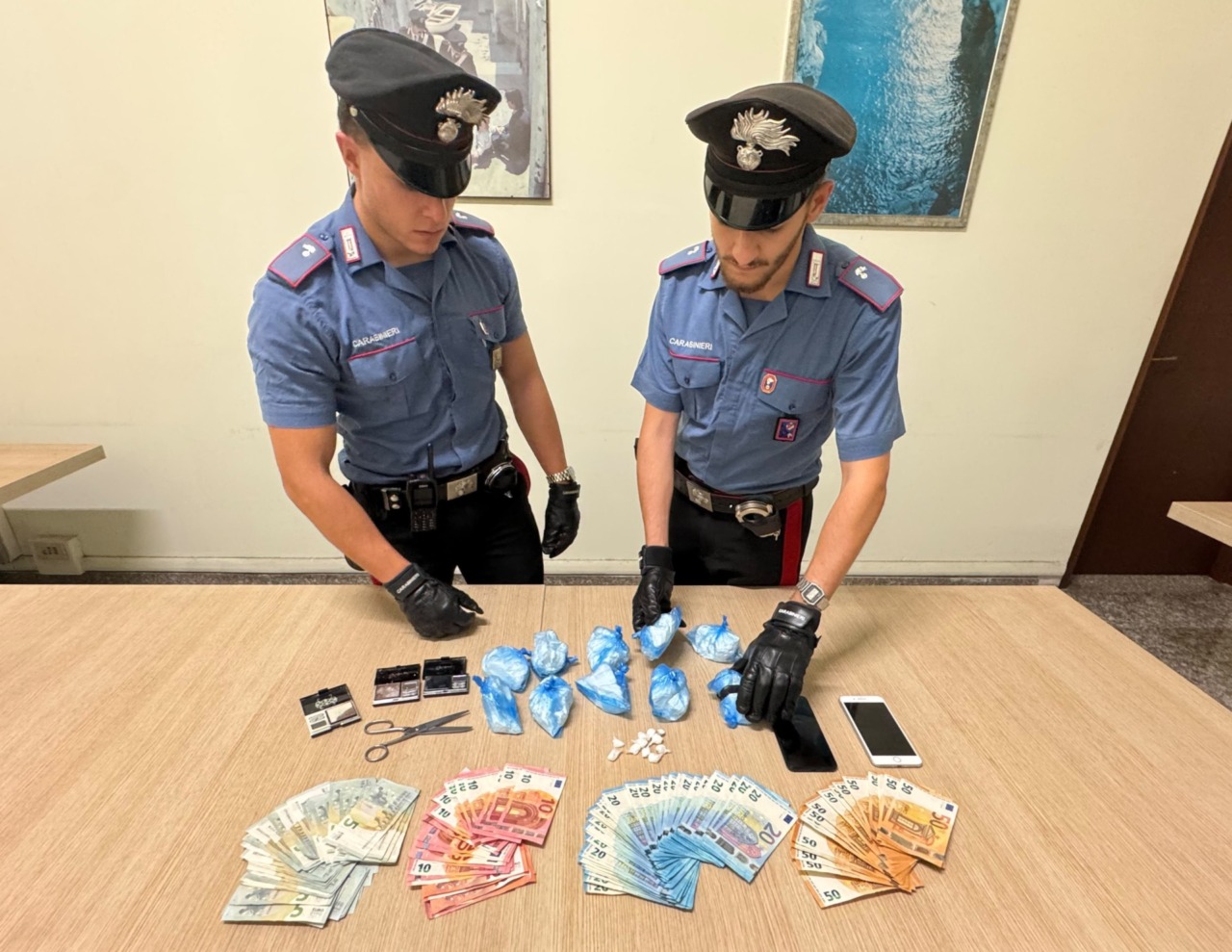 Controlli antidroga, maxi operazione dei Carabinieri con 16 arresti