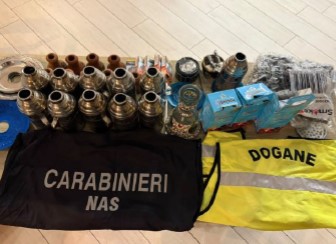 Controlli in uno shisha bar sul lungomare, sequestrati 10 narghilè e tabacco