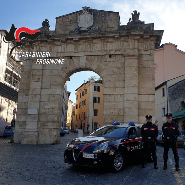 Controlli notturni dei Carabinieri, denunciato un giovane