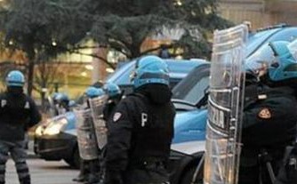 Corteo contro la guerra senza incidenti, sono centinaia gli accompagnati in Questura e  identificati