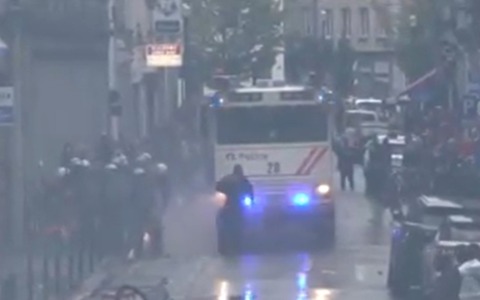 Disordini a Bruxelles durante la manifestazione sindacale
