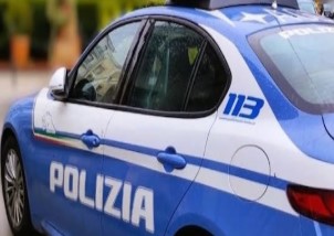 Donna morta in un bar, disposta l’autopsia