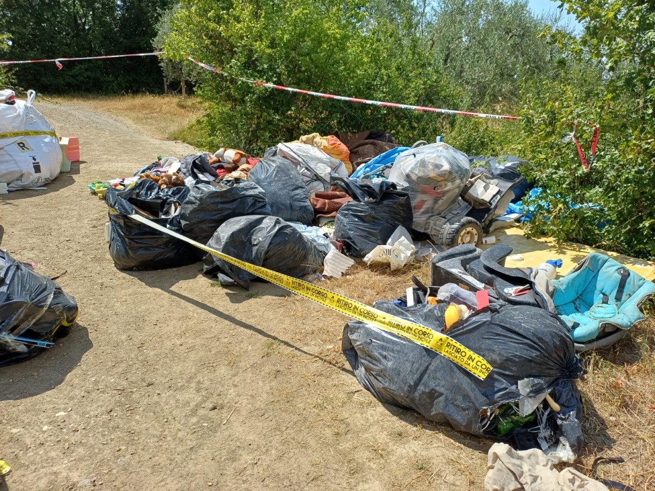 Empoli, abbandono professionale di rifiuti: individuati e denunciati i responsabili