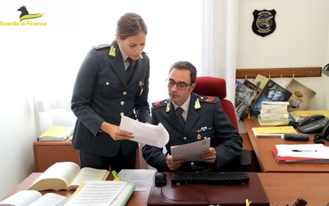 Evasione fiscale, arrestato commercialista romano. Indagato professionista di Cisterna