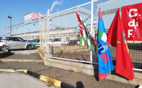 Ex Ilva, stop dell’area a caldo a Taranto: proclamato sciopero in tutti gli stabilimenti