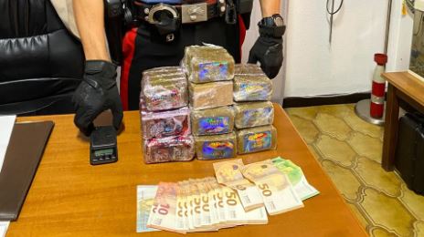 Fermati con 5 chili di droga in auto, arrestati