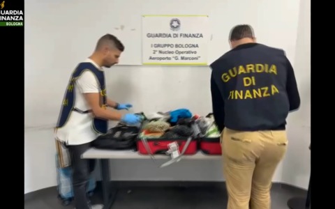 Finanza, scoperto ‘corriere’ che movimentava illegalmente denaro dal Gambia