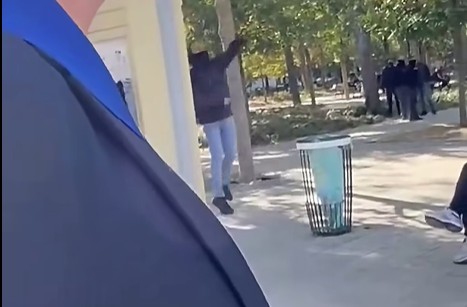 Francia, meno scuole chiuse ma crescono le violenze