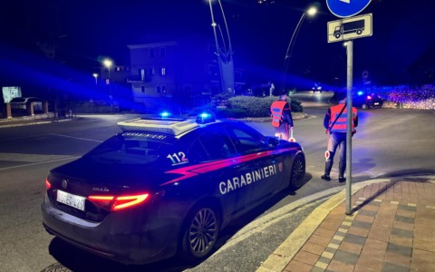 Fuggono con lo scooter rubato, denunciati due minorenni