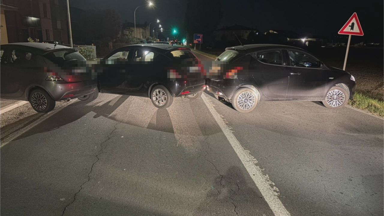 I carabinieri recuperano sei auto rubate e lasciate in mezzo alla strada