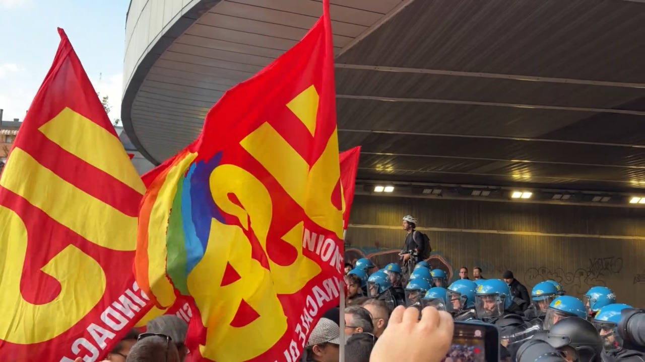 I manifestanti “sfondano” in via Stalingrado: tangenziale bye bye