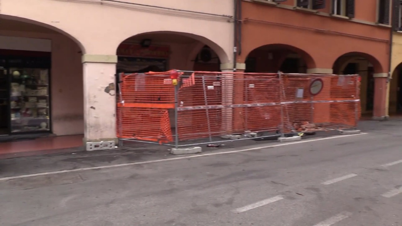 I residenti di via Mascarella hanno presentato un esposto per chiedere che venga ripristinata la zona rossa