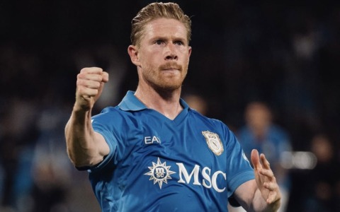 Il Napoli sorride: 3-0 al Frosinone nel segno di De Bruyne
