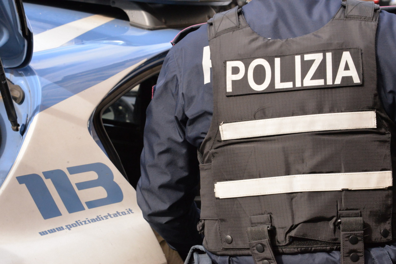 Istiga giovani a partecipare a violenze contro le forze dell’ordine: denunciato a Genova