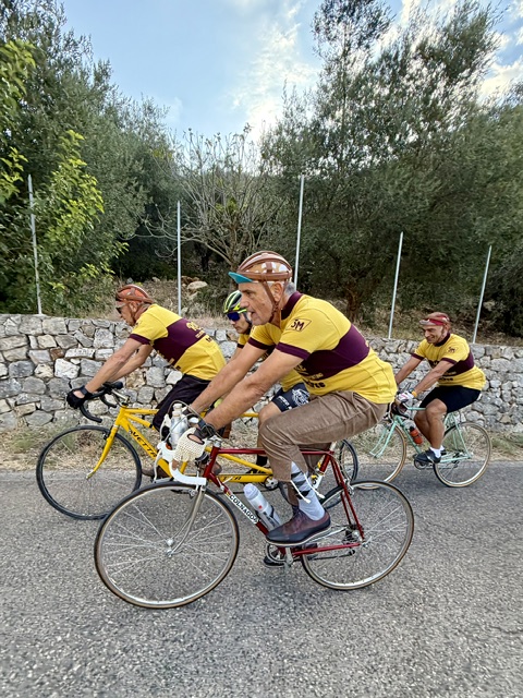 “La Rurale”, ciclismo con biciclette storiche e abbigliamento vintage