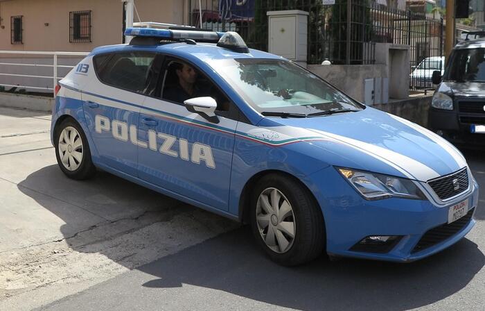 Livorno, uomo aggredito con la mazza da baseball: tre arresti