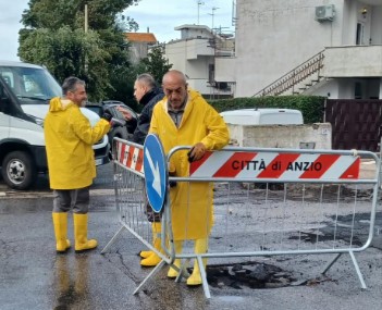 Maltempo, chiuse scuole, cimiteri, parchi e giardini
