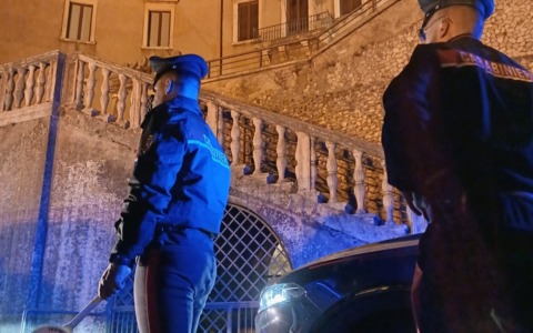 Spaccio di droga, sequestro di persona, tentato omicidio, armi e esplosivi, 6 arresti / VIDEO