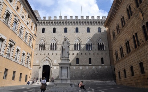 Mercati europei in rialzo, riflettori sul cda di Mps