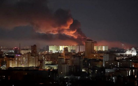 Mosca invita gli stranieri a lasciare Kiev, allerta sugli attacchi